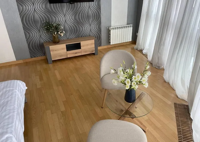 Tsekhova 1 Street * Leópolis